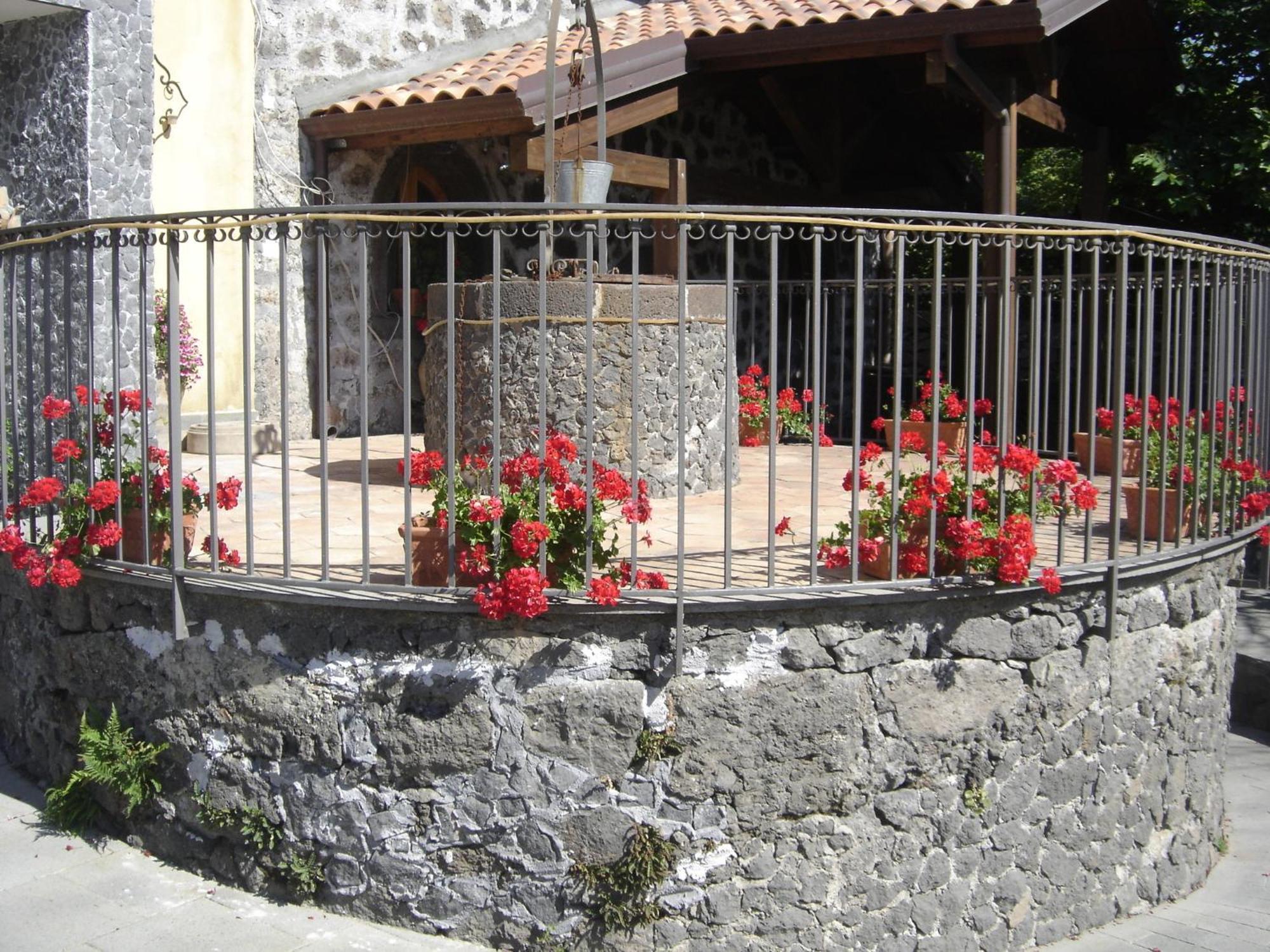 Ai Vecchi Crateri Guest House Sant'Alfio Exterior photo